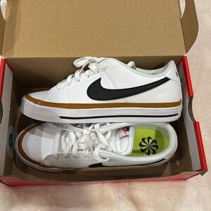 Brand new Nike court legacy’s